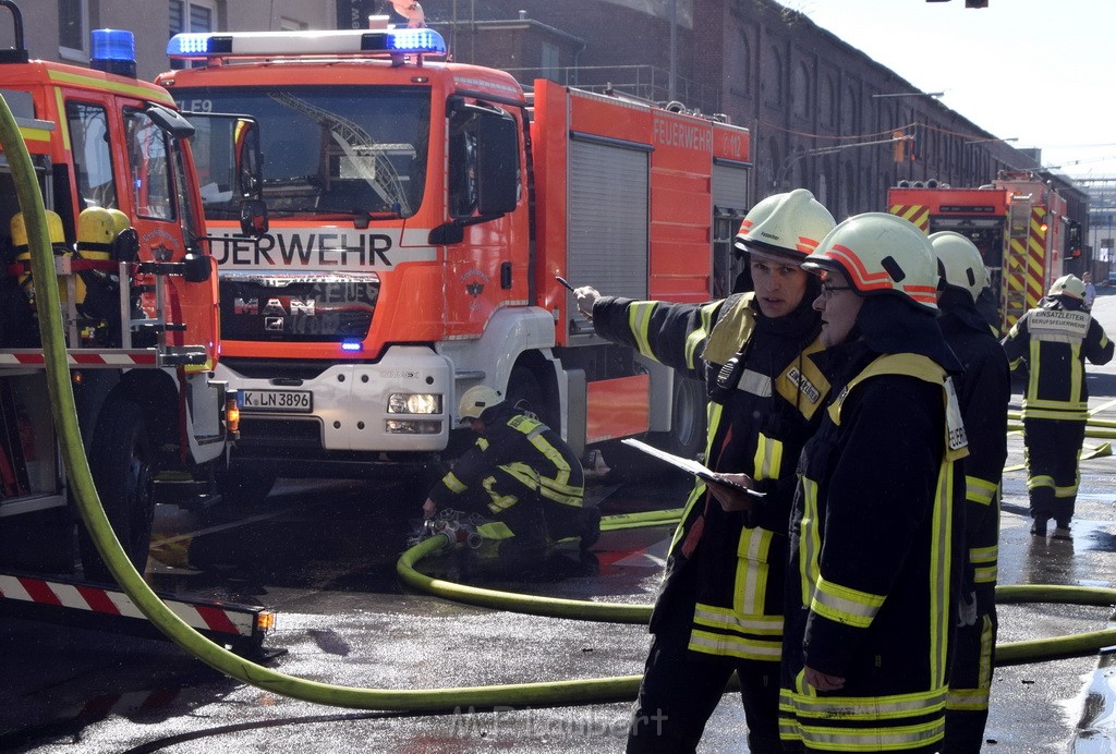 Feuer 4 Koeln Muelheim Deutz Muelheimerstr P128.JPG - Miklos Laubert